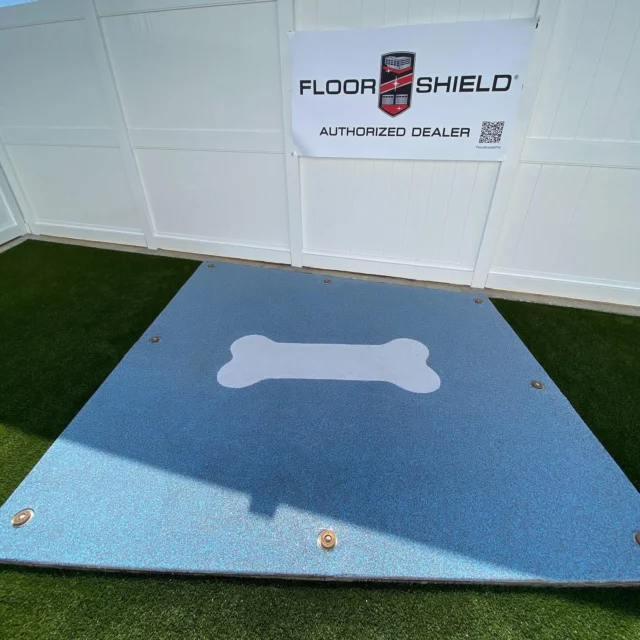 🐾 Why should humans have all the fun? We designed this custom splash pad just for our furry friends, featuring a bone pattern 🦴and a unique blue flake blend. We can’t wait for the pups to enjoy it! 🐕💦🐕‍🦺💦🐩 

📞 281-701-2126 
🌐 www.floorshieldhouston.com 

#polyasparticfloorcoating #polyasparticfloor #floorshieldhouston #PolyasparticCoatings #polyaspartic #polyasparticcoatings #splashpad #canine #puppylove #custom #kennel #doggydaycare  #doggydaycarelife